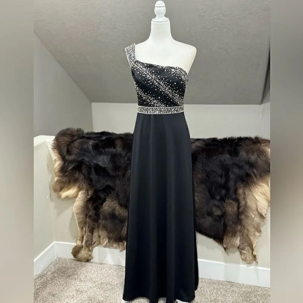 Gorgeous Black One Shoulder Beads & Sequins Gown/Evening Dress